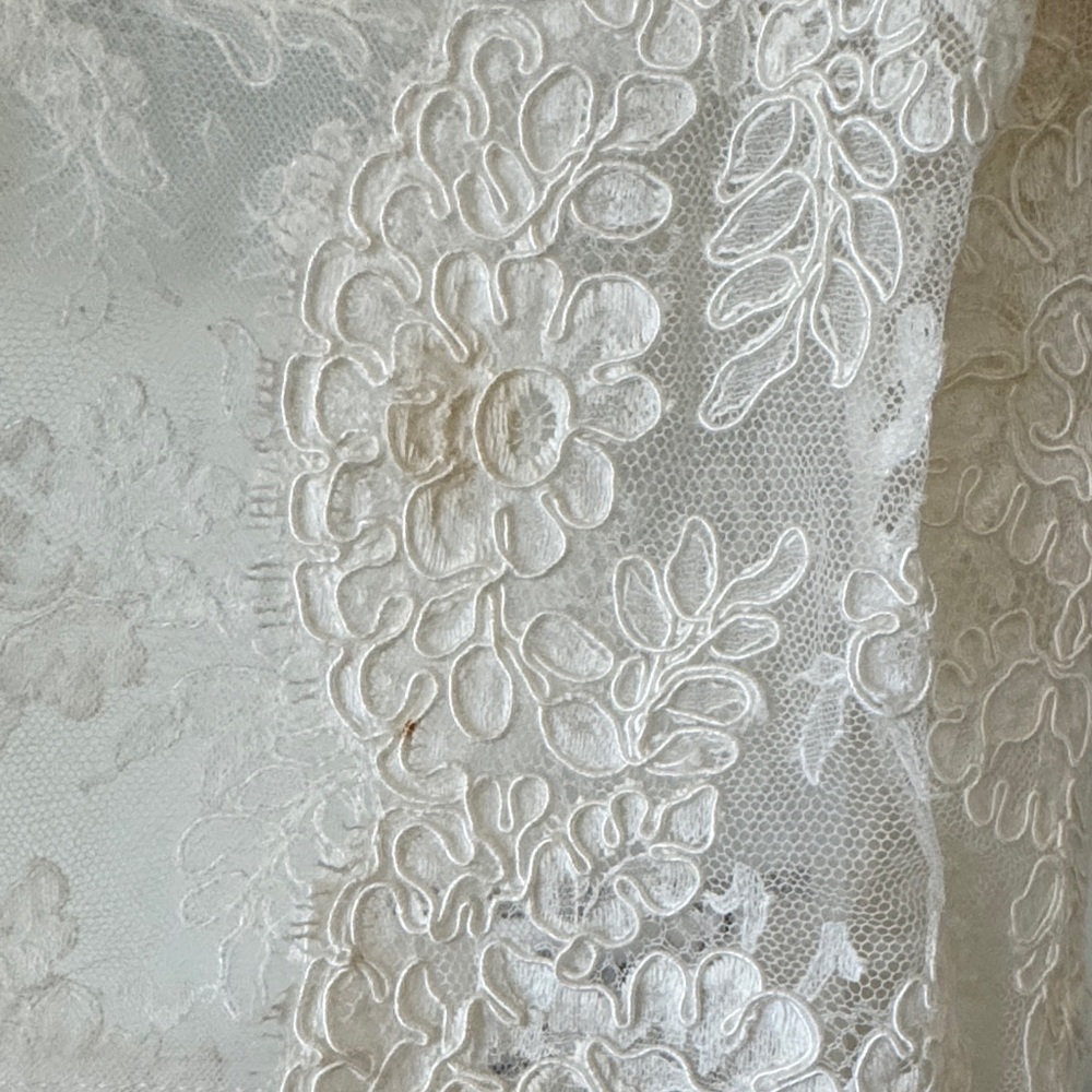 Marisa Bridal Elegant Cream Silk Lace Women’s Wedding Bolero - Picture 5 of 12